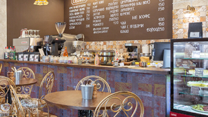 Компания "Звезды общепита" оснастила третье кафе сети "Cezve Coffee" в Москве.